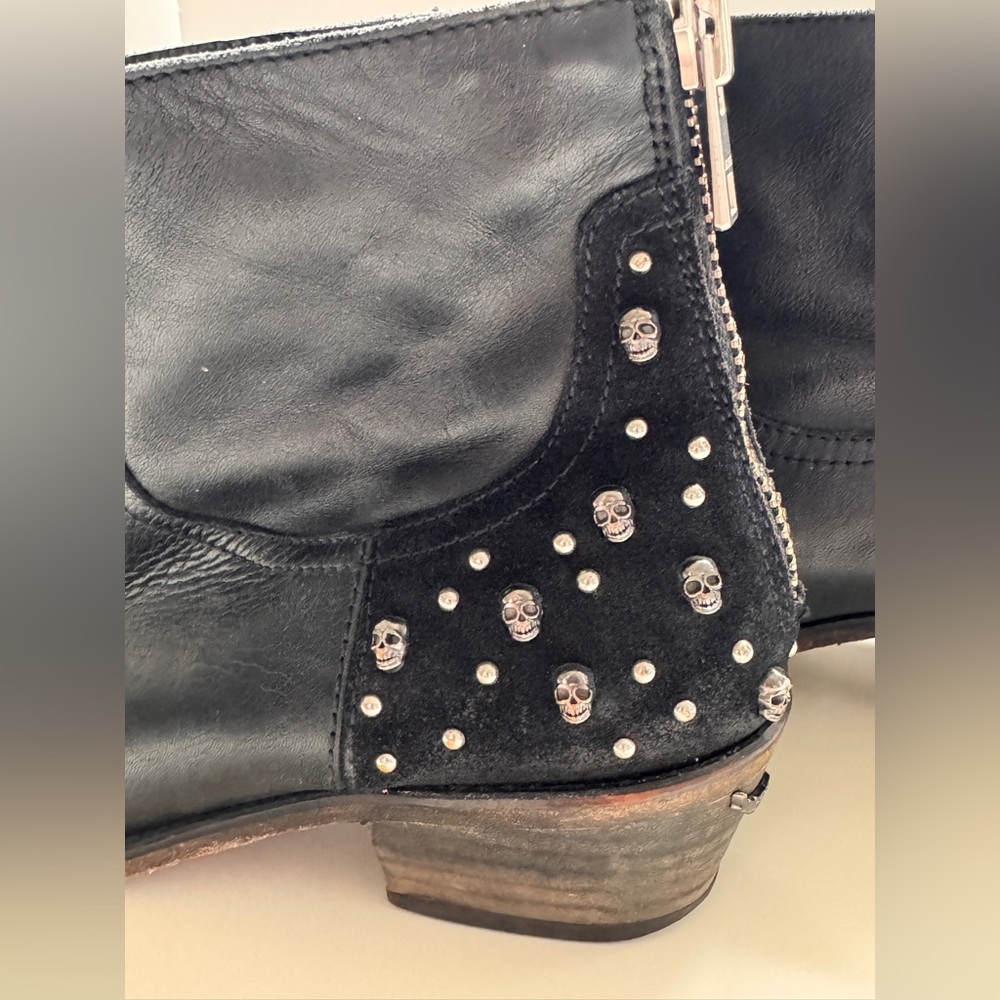 Zadig & Voltaire
Teddy leather western boots
SZ 38EU - Picture 2 of 10